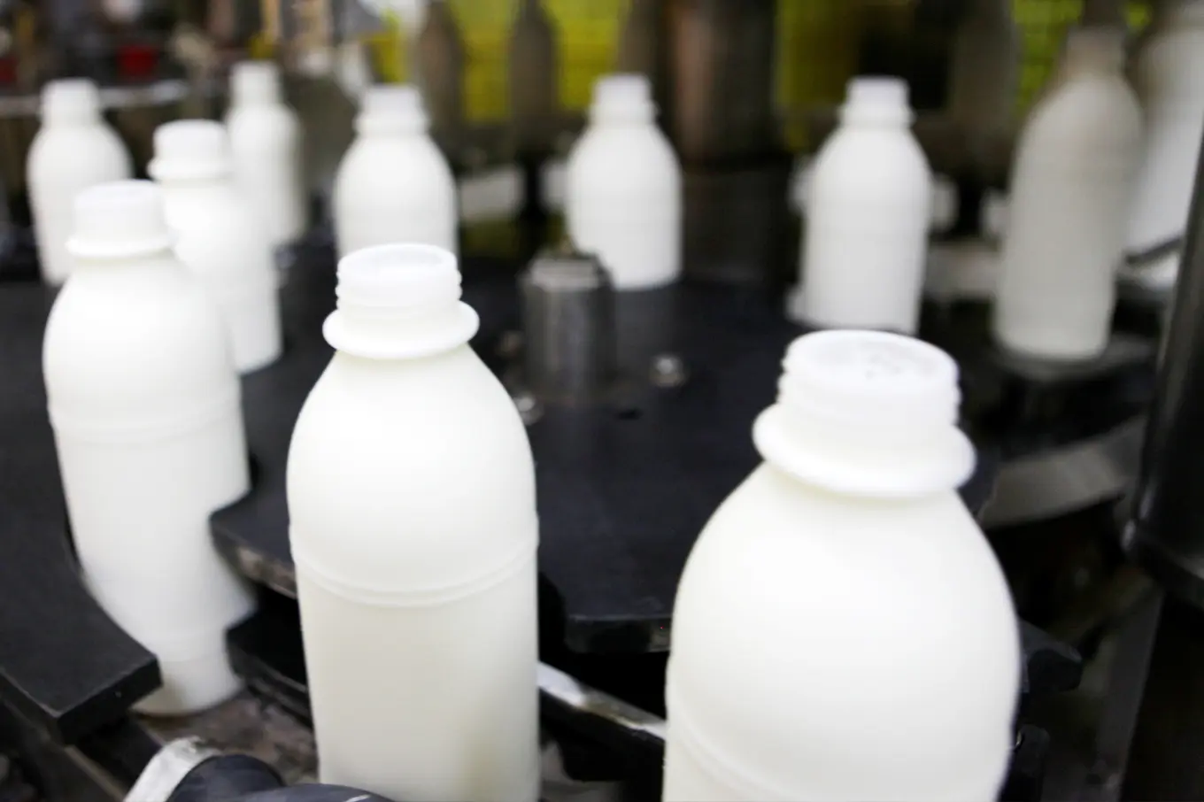 乳源都經過嚴格縝密的控管，不只品質通過高標準品管檢驗把關，並且完全使用純生乳，無任何人工添加物與成分調整，生產出品質與自然兼具的優質牛乳！